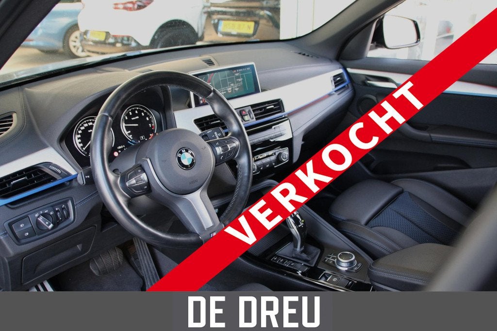 BMW X1 SDrive18i High Executive | M-SPORT | SHADOWLINE | EL, Auto's, 136 pk, Gebruikt, Leder en Stof, Zwart