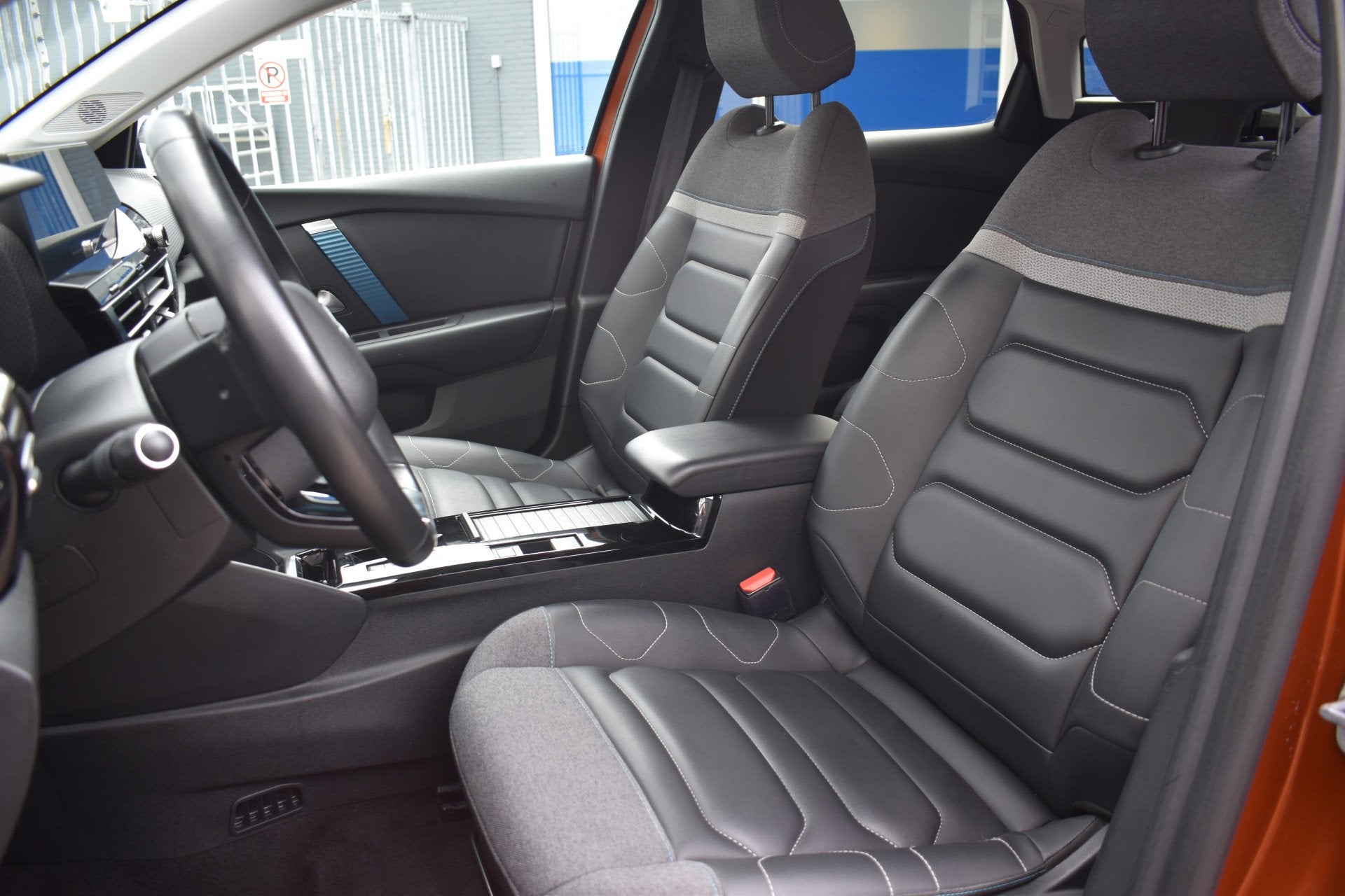 Citroën Ë-C4 Shine 50 kWh | Navigatie | Apple Carplay & An, Auto's, 136 pk, Gebruikt, Zwart, Overige kleuren