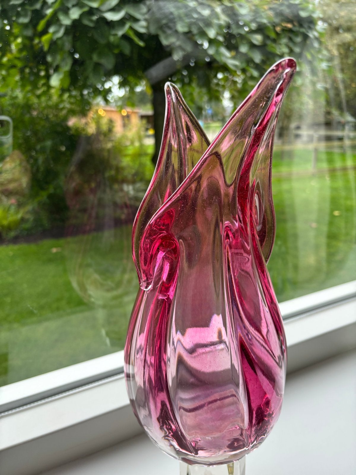 Roze glazen vaas in tulpvorm, Antiek en Kunst, Ophalen of Verzenden