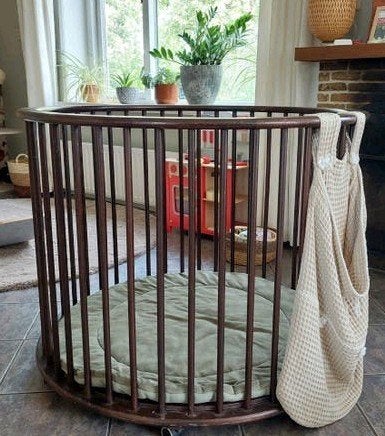 Ronde houten box met wieltjes en boxkleed, Kinderen en Baby's, Boxen, Ophalen, Gebruikt, Rond, Wieltjes