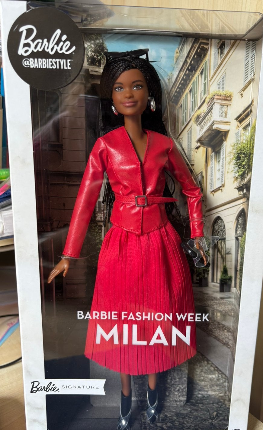 Barbie Fashion Week Milan NRFB, Ophalen of Verzenden, Zo goed als nieuw, Fashion Doll