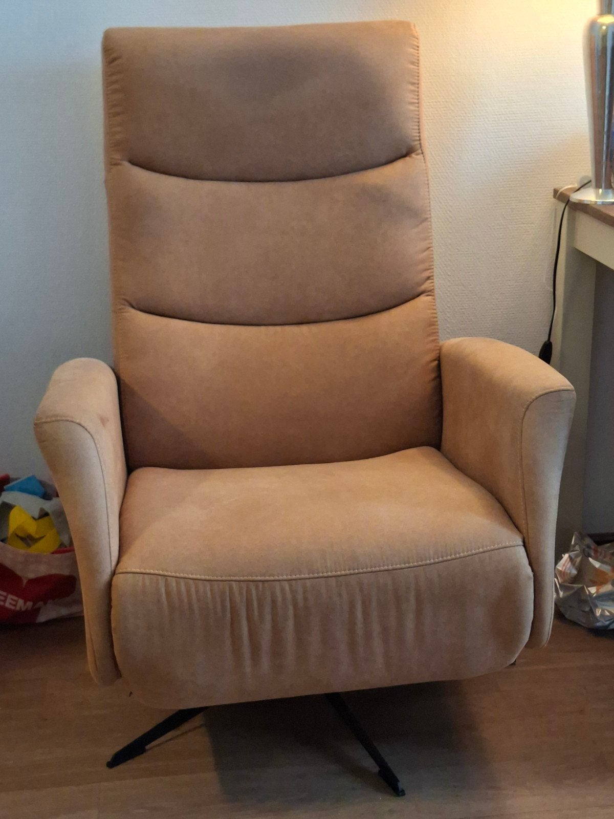 Comfortabele electrische sta-op fauteuil, Ophalen, 75 tot 100 cm, Zo goed als nieuw, 75 tot 100 cm