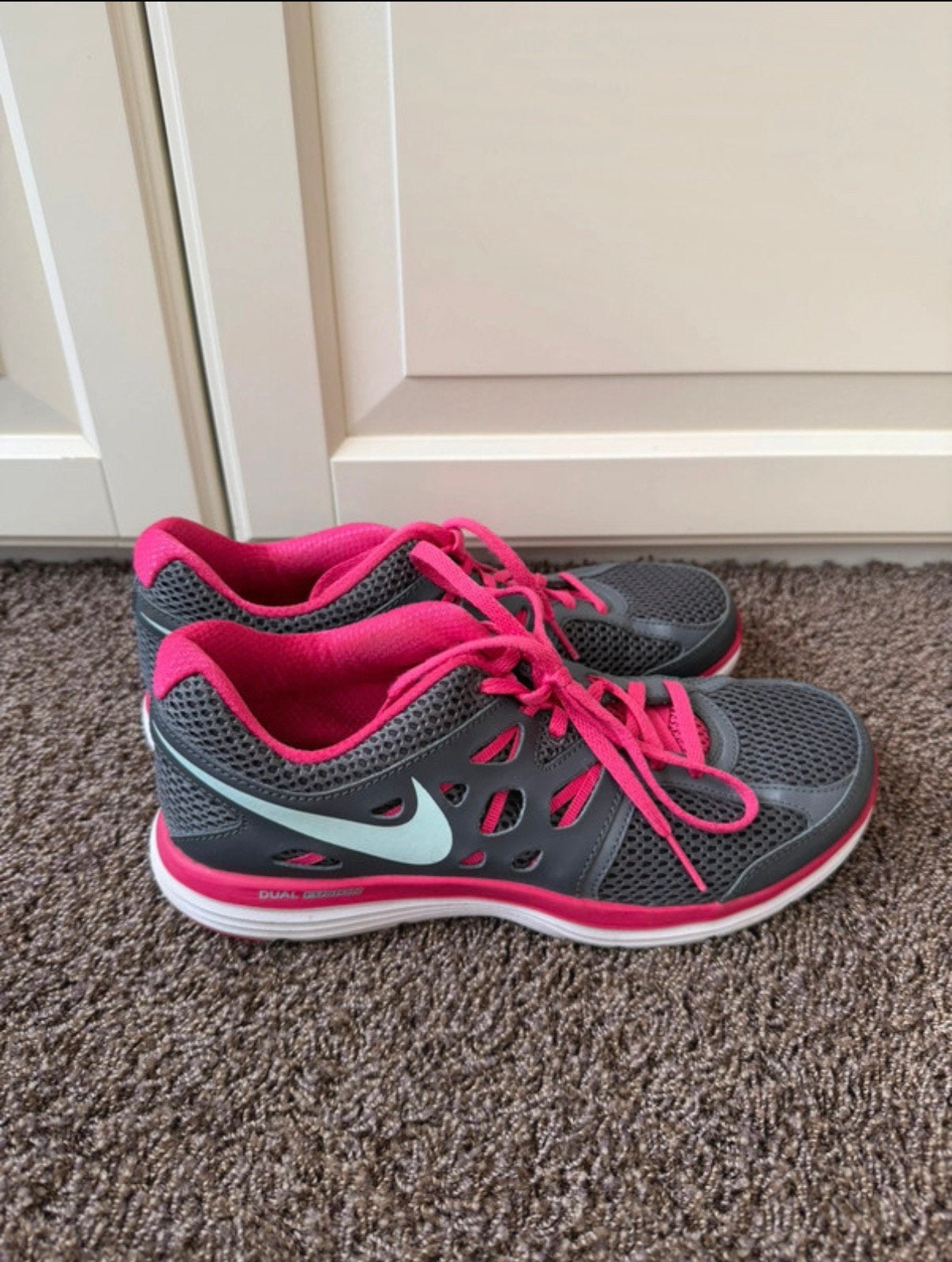 Nike sneakers, Kleding | Dames, Schoenen, Ophalen of Verzenden, Sneakers of Gympen, Grijs, Gedragen