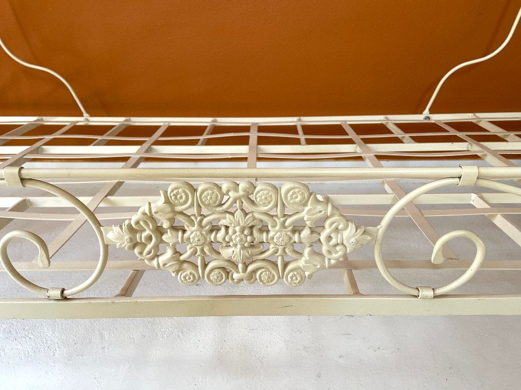 1 persoons brocant ijzeren bed met spijlen en smeedijzer, Ophalen, 90 cm, Eenpersoons, Zo goed als nieuw