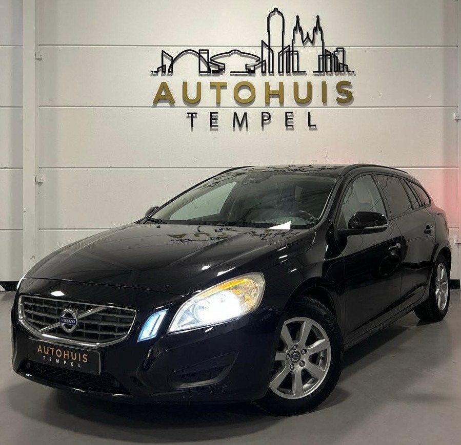 Volvo V60 1.6 D2 Momentum Airco Trekhaak Cruise Bluetooth Pa, Auto's, Volvo, Voorwielaandrijving, Euro 5, Stof, Gebruikt