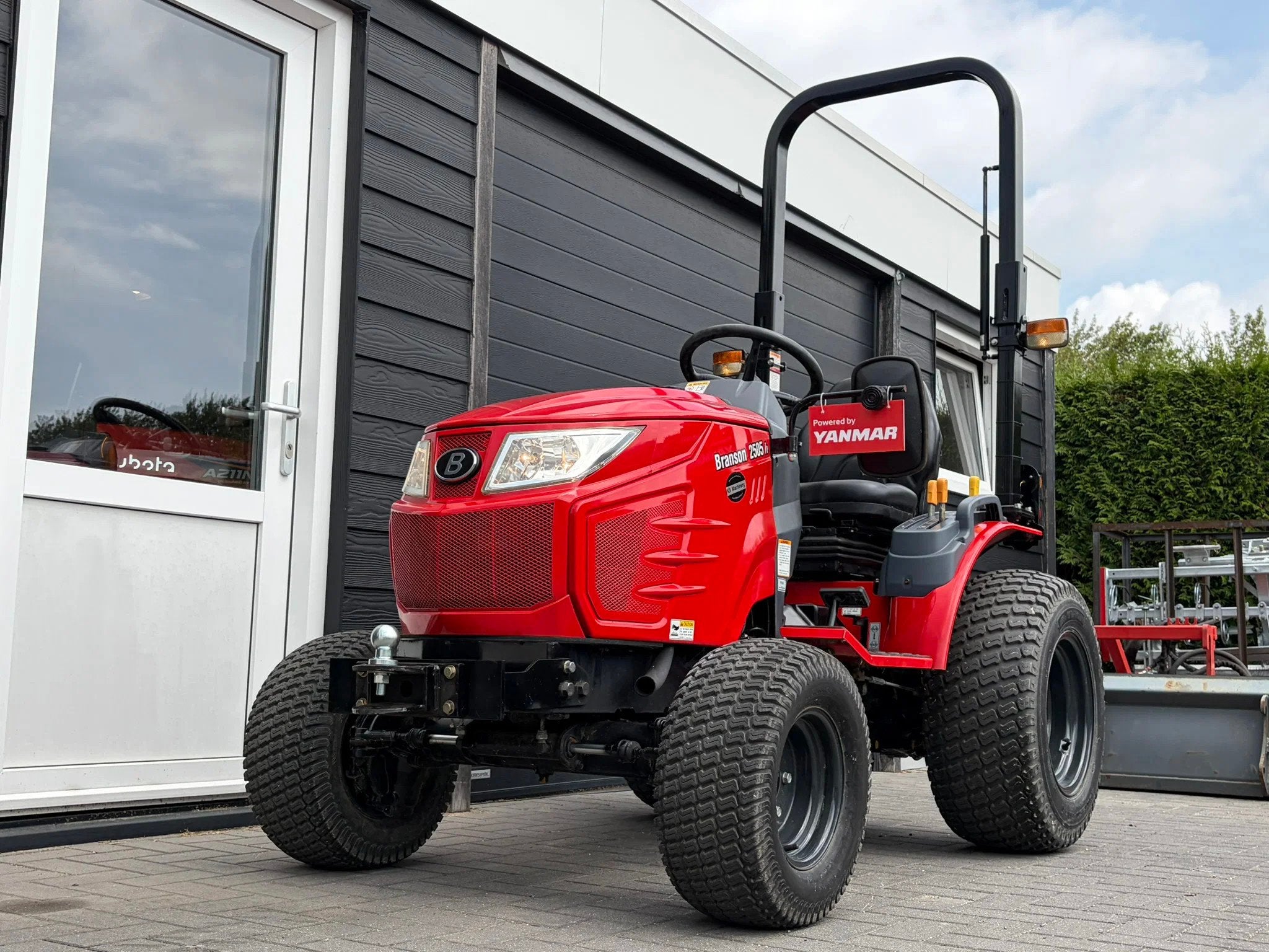 Branson 2505H 25 pk minitractor, 4 WD, hydrostaat, Yanmar mo, Zakelijke goederen, Agrarisch | Tractoren, Gebruikt, Tot 80 Pk, Overige merken