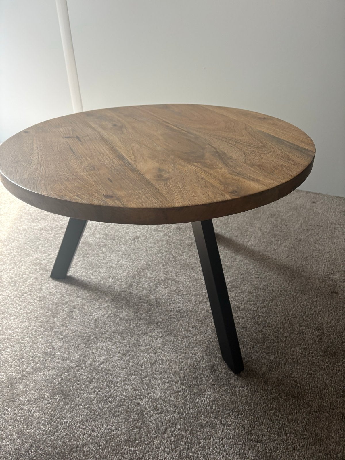 Salontafel/bijzettafel hout met zwart stalen onderstel, Rond, Nieuw, 5 – 50, Overige houtsoorten