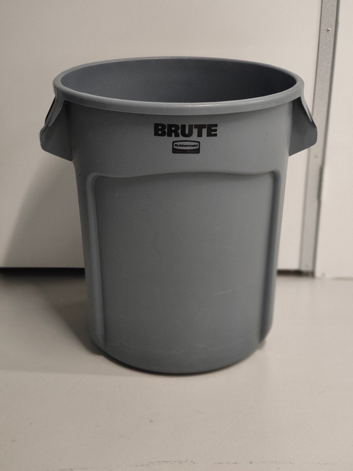 Rubbermaid BRUTE afvalcontainer/prullenbak 76L FG262000GRAY, 50 – 75, Kunststof, Gebruikt, 40 liter of meer
