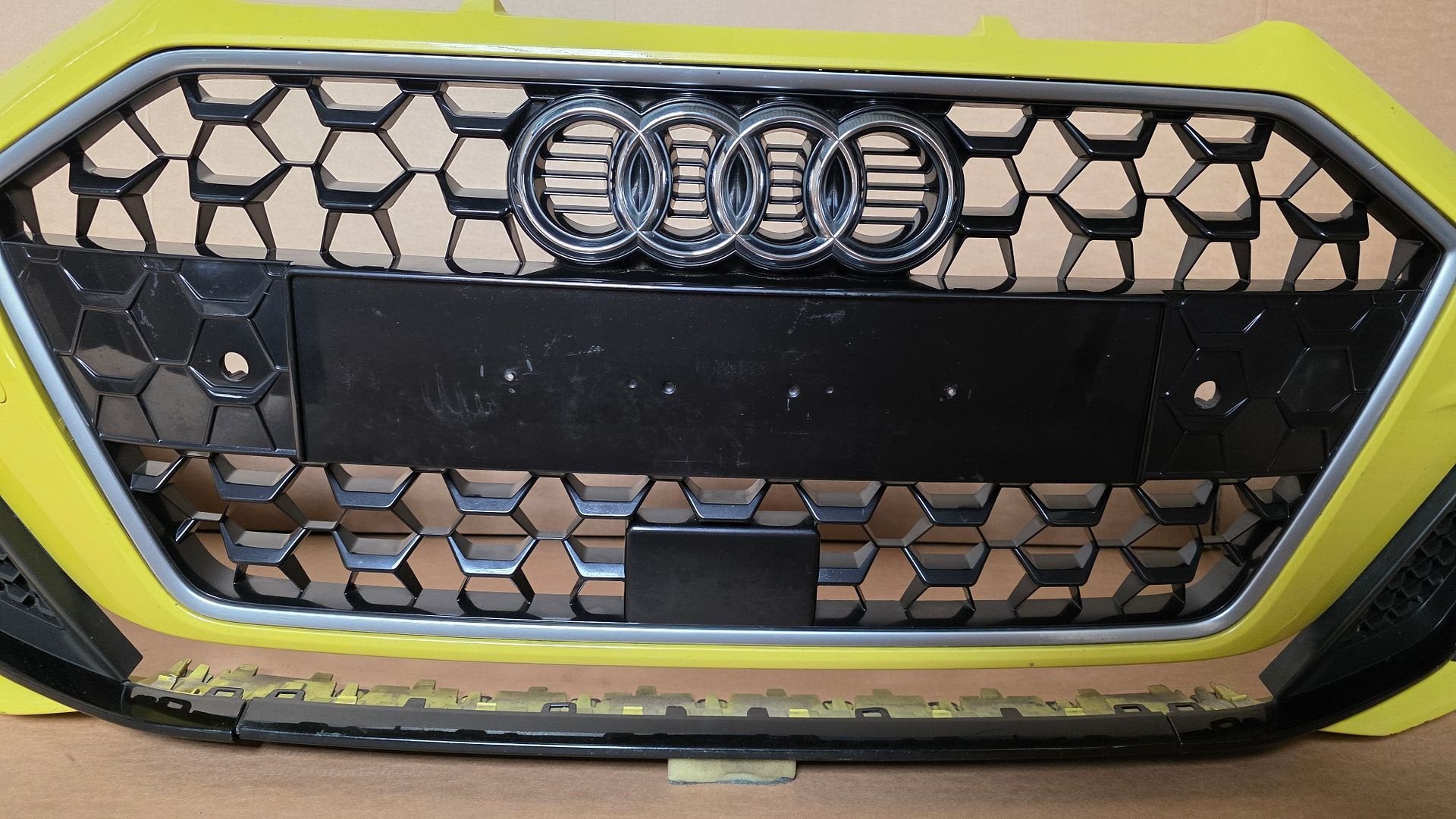Voorbumper Audi A1 82A S-Line Origineel SLINE BUMPER PDC, Gebruikt, -, Voor, Bumper