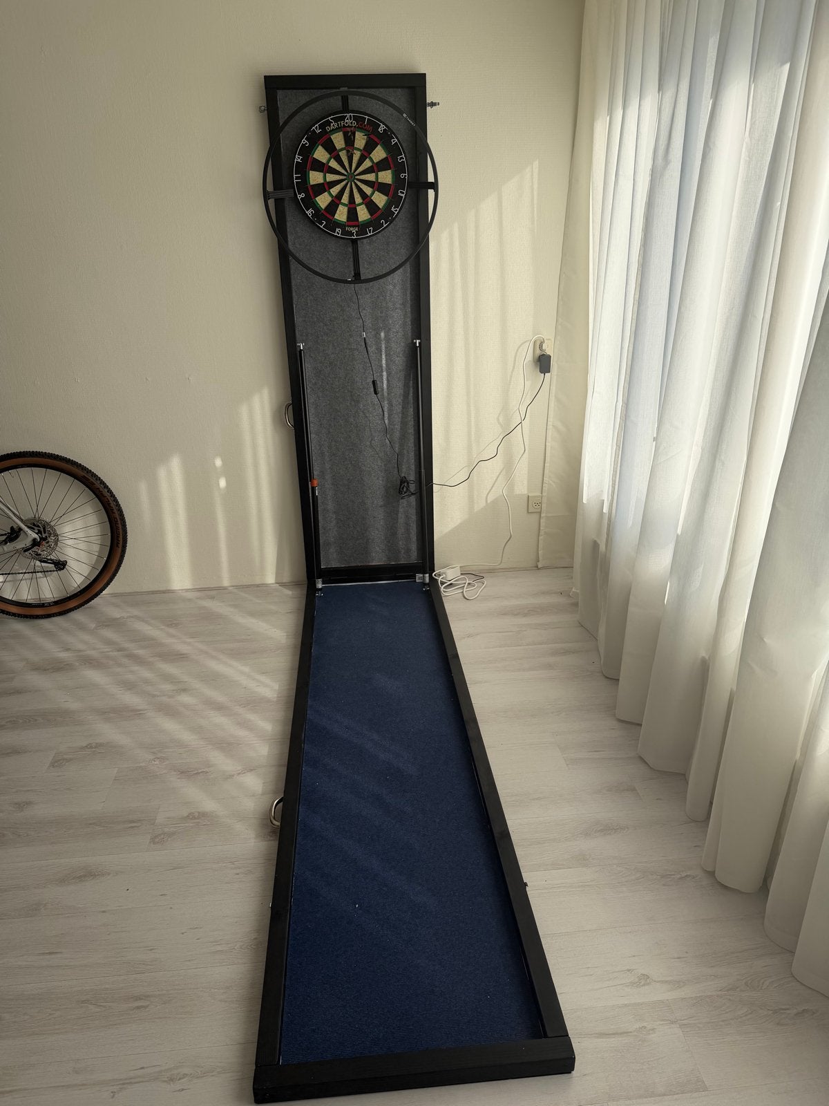 Complete Dartset: Dartbord, Verlichting, Pijlen & Scorebord, Ophalen, Zo goed als nieuw, Dartbord met pijlen