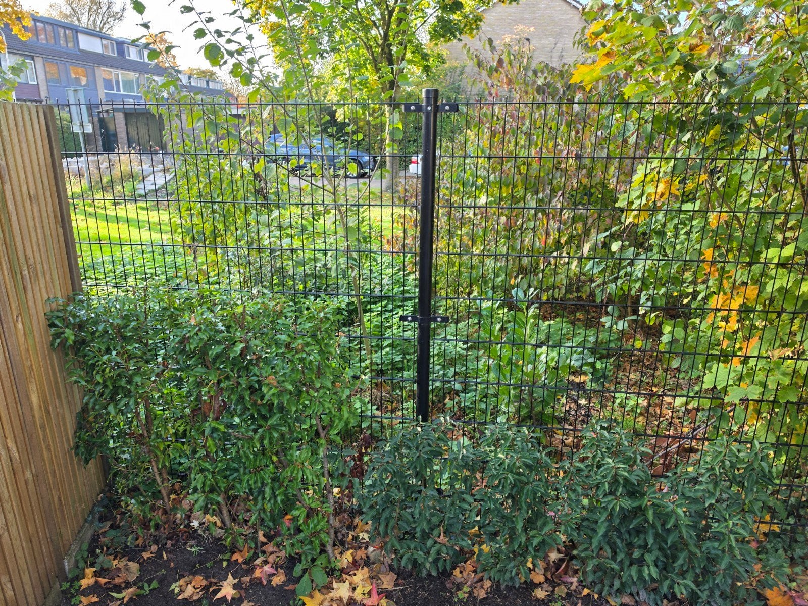 Stalen hekwerk met palen - 6 hekken, 9 palen, Tuin en Terras, Ophalen, Gebruikt, IJzer, Dubbelstaafmat hekwerk
