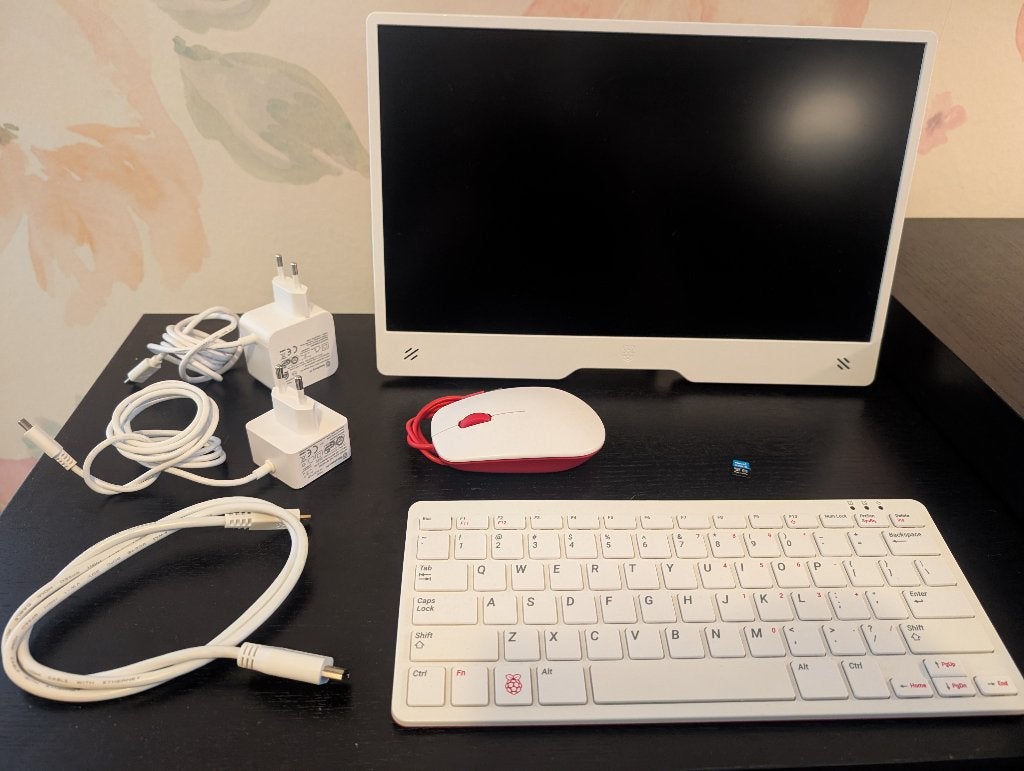 Raspberry Pi 400 PiMiga 5 Complete Retro Amiga Set + Monitor, Computers en Software, Ophalen of Verzenden, Commodore Amiga
