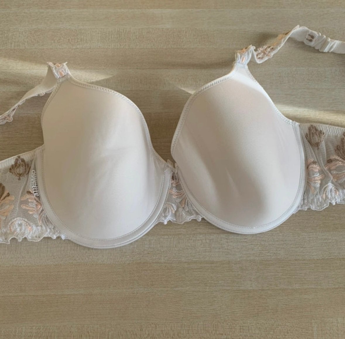 Voorgevormde bh Chantelle wit met kant 80D, Kleding | Dames, Ophalen of Verzenden, Wit, BH