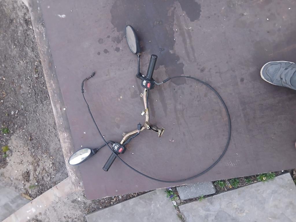 Peugeot v clic stuur inclusief schakelaars, Fietsen en Brommers, Brommeronderdelen | Scooters, Ophalen of Verzenden, Gebruikt