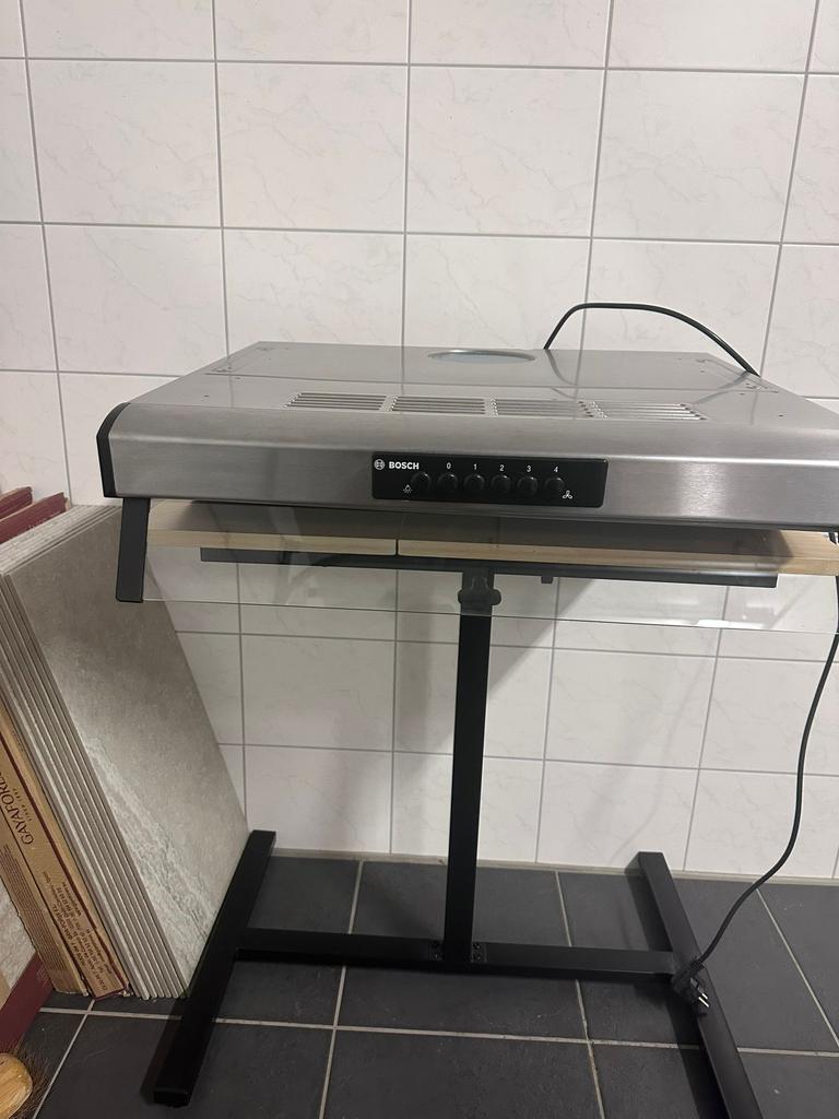 Afzuigkap merk BOSCH, Witgoed en Apparatuur, Afzuigkappen, Ophalen of Verzenden, Zo goed als nieuw, 200 tot 400 m³ per uur
