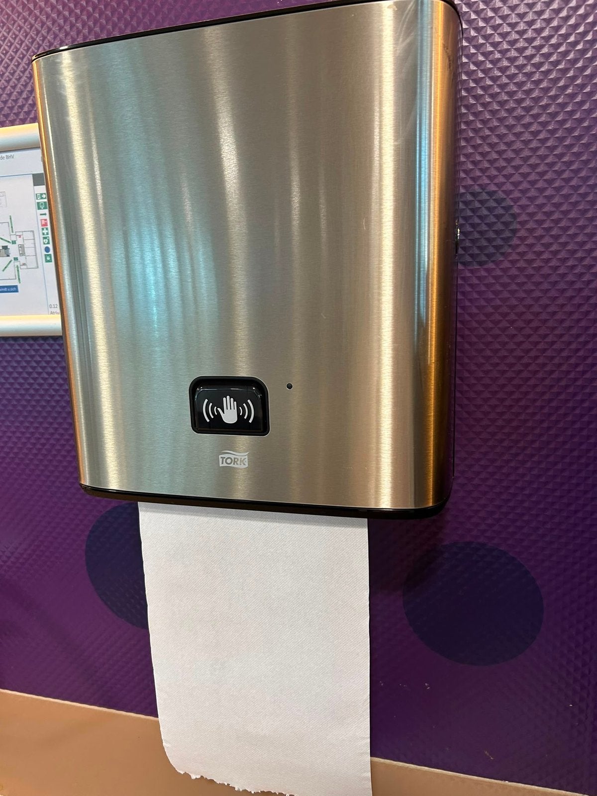 Handdoekautomaat Tork met automatische handsensor/ 22 stuks, Ophalen, Zo goed als nieuw