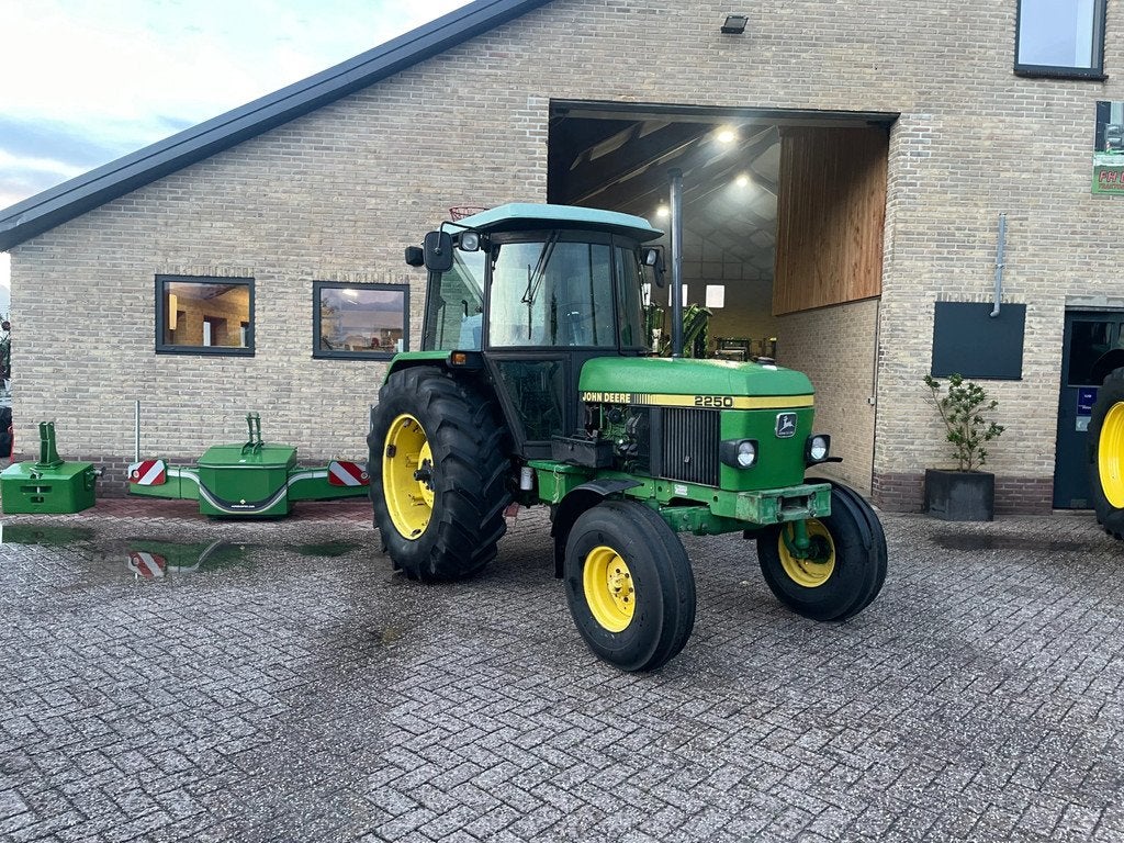 John Deere 2250 (bj 1987), Zakelijke goederen, Agrarisch | Tractoren, Gebruikt, John Deere, 7500 tot 10000