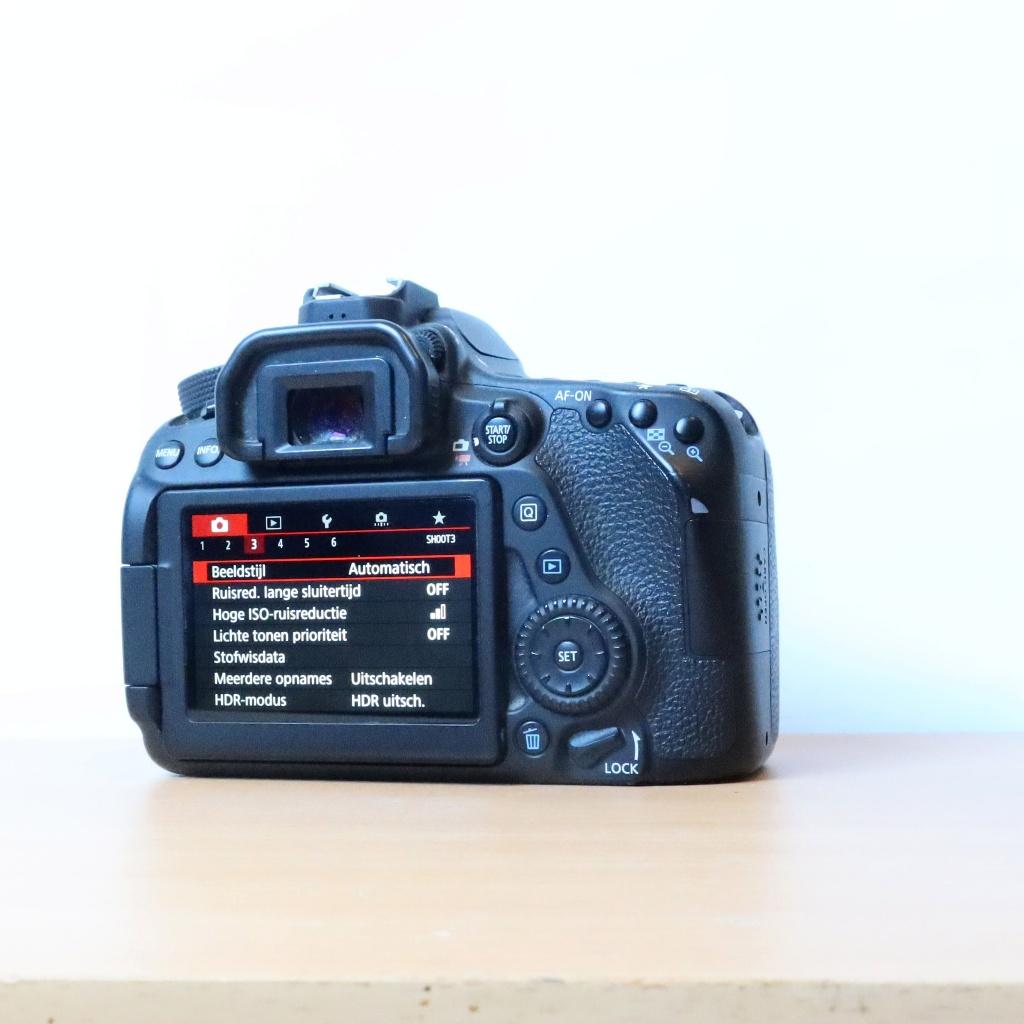 Canon EOS 80D met slechts 8.000 clicks, Spiegelreflex, Canon, Ophalen of Verzenden, Zo goed als nieuw