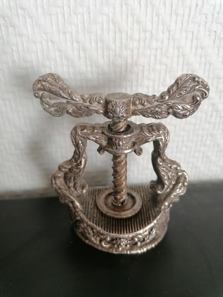antieke notenkraker pers bewerkt, Antiek en Kunst, Antiek | Gereedschap en Instrumenten, Ophalen