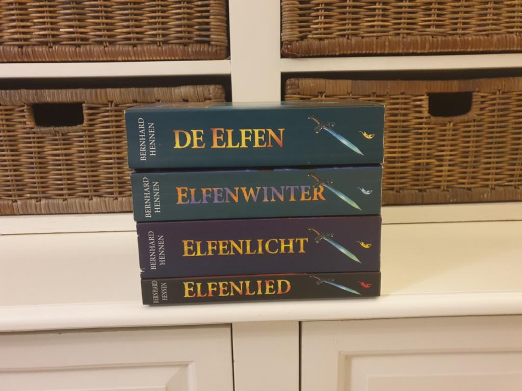 Bernhard Hennen - de elfen, Boeken, Ophalen of Verzenden, Gelezen