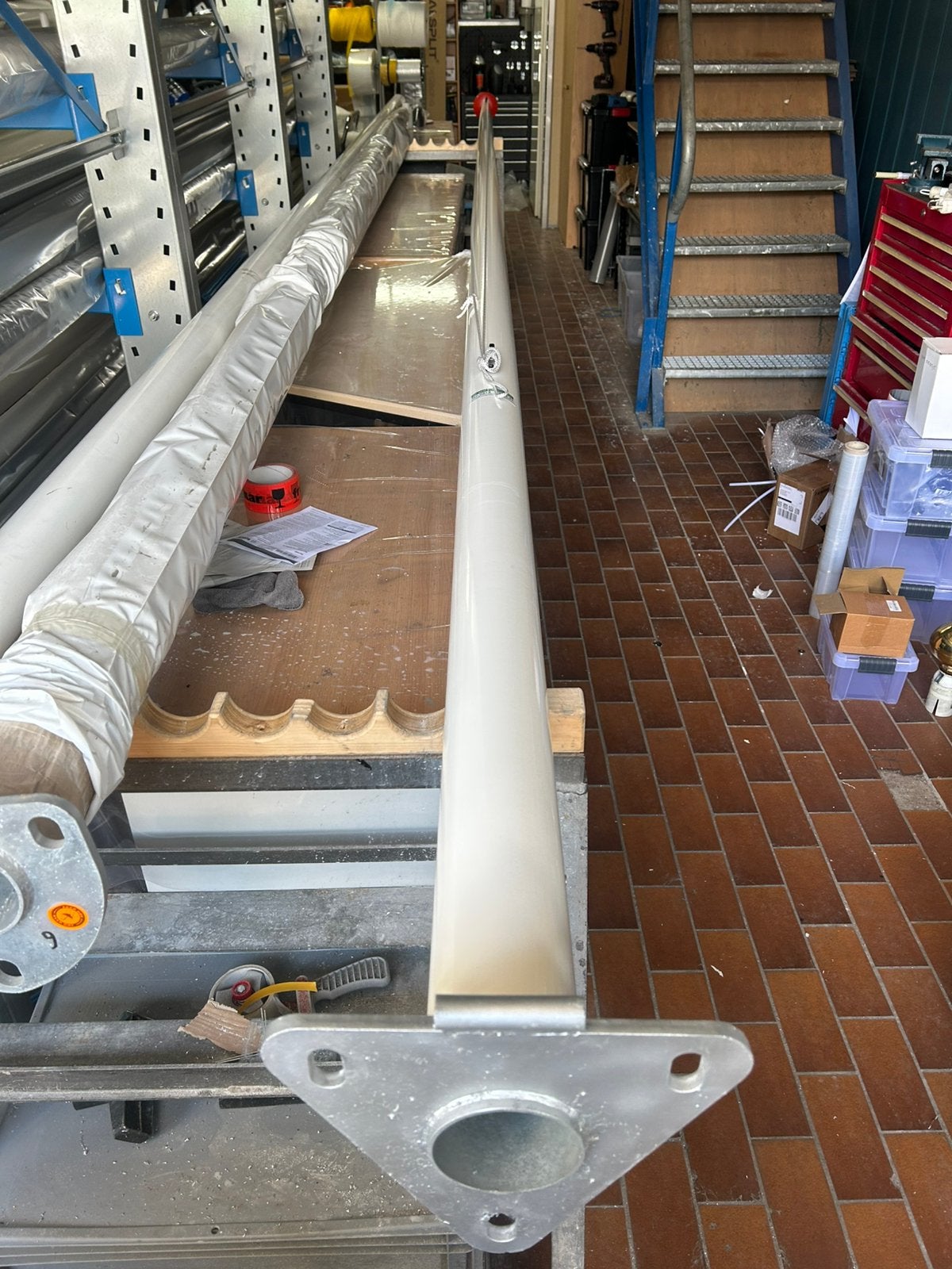Zgan nieuwe CONISCH 7 mtr aluminium vlaggenmast, kantelvoet, Ophalen, Zo goed als nieuw