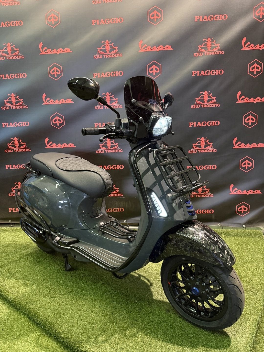 Vespa Sprint 2022 Brom! Custom Nano Grey / Forged Carbon, -, Maximaal 45 km/u, -, Ophalen of Verzenden