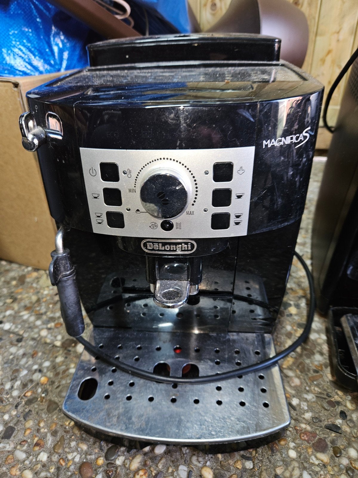 De'Longhi Magnifica S volautomatische espressomachine, Witgoed en Apparatuur, Gebruikt, Espresso apparaat, 2 tot 4 kopjes, Afneembaar waterreservoir