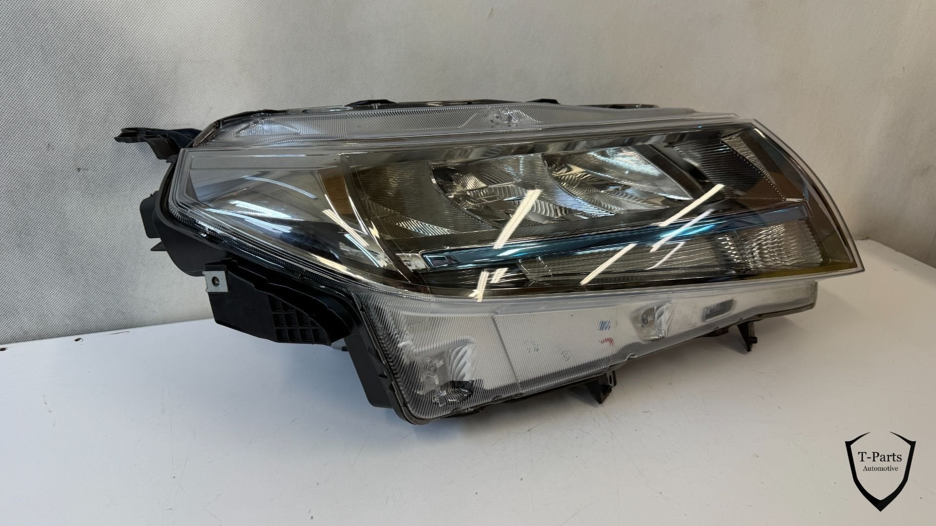 suzuki vitara rechts koplamp 3512074S00 lamp 1007R016, Auto-onderdelen, Gebruikt, Info@suzuki.co.jp, Takatsuka-cho, Chuo-ku 300
432-8611  Hamamatsu