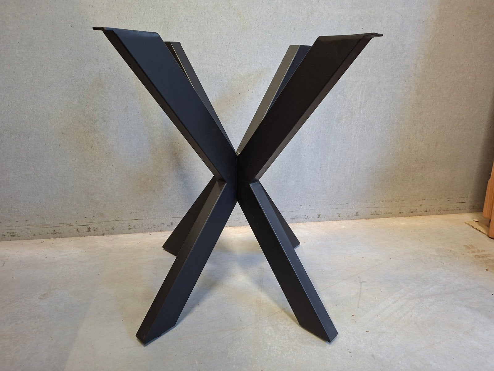 Zwarte spin matrix kruispoot, ijzeren tafelpoot eettafel., Tafelpoot, 50 tot 100 cm, Nieuw, Industrieel, Modern