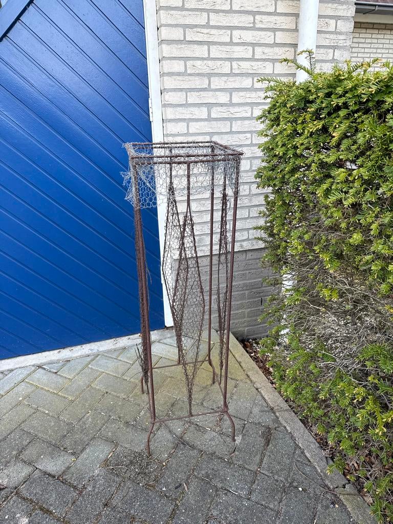 Vintage metal plantenstandaard / bloembakhouder, Tuin en Terras, Gebruikt, Minder dan 60 cm, Vierkant, Ophalen of Verzenden