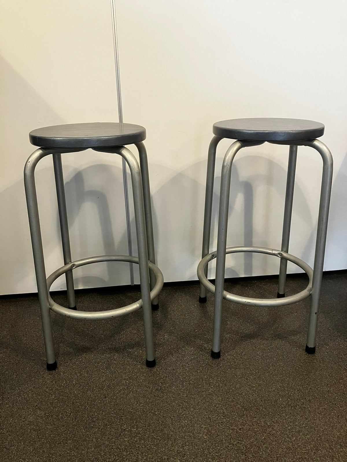 Twee krukken, metaal, Ophalen, 60 tot 90 cm, Zo goed als nieuw, Metaal