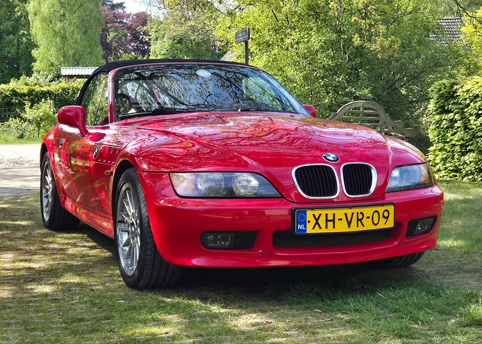 BMW Z3 1.8 Roadster, rood, 1e eigenaar, Auto's, BMW, Euro 2, Achterwielaandrijving, Zwart, 4 cilinders