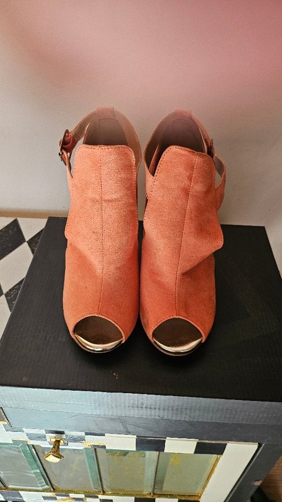 Oranje open-teen hakken met enkelbandje, Kleding | Dames, Schoenen, Pumps, Oranje, Ophalen of Verzenden, Gedragen