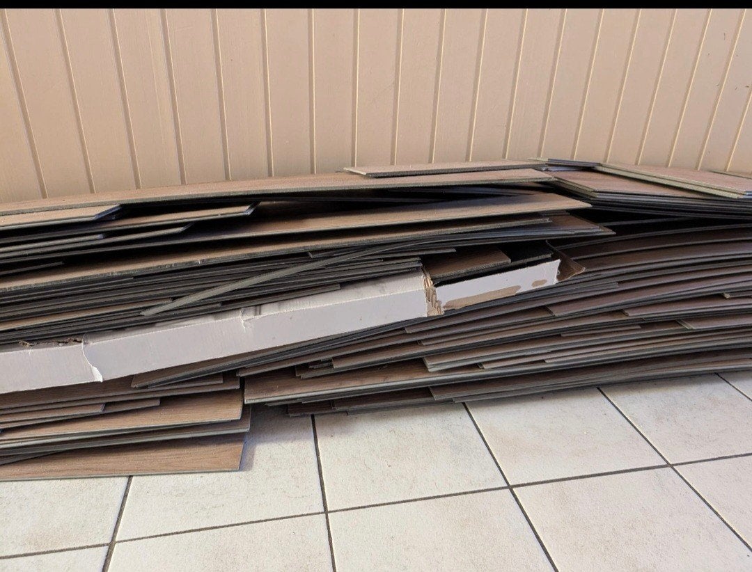 Gratis op te halen restanten gebruikte PVC kliklaminaat, Ophalen, Kunststof, 50 tot 150 cm, 10 m² of meer