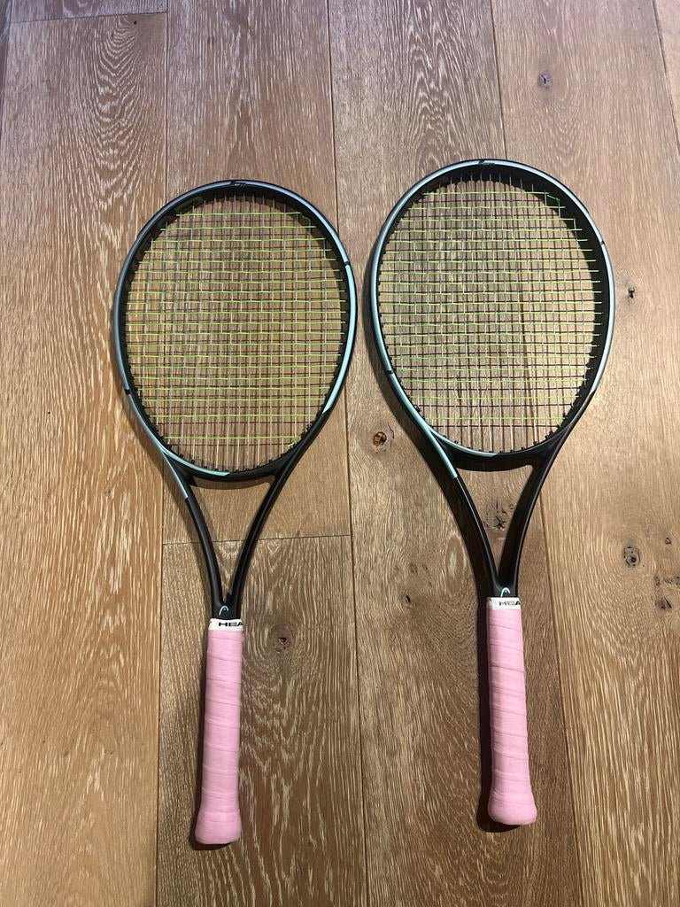 Twee Head gravity mpl Grip 1. 280 gram met roze grips, Sport en Fitness, Tennis, Ophalen of Verzenden, Gebruikt, Racket, Head