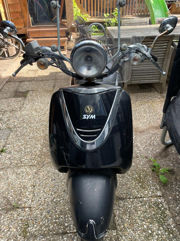 Sym scooter met weinig kilometers - Start en rijdt!, Fietsen en Brommers, Scooters | SYM, Ophalen, Gebruikt, Overige modellen