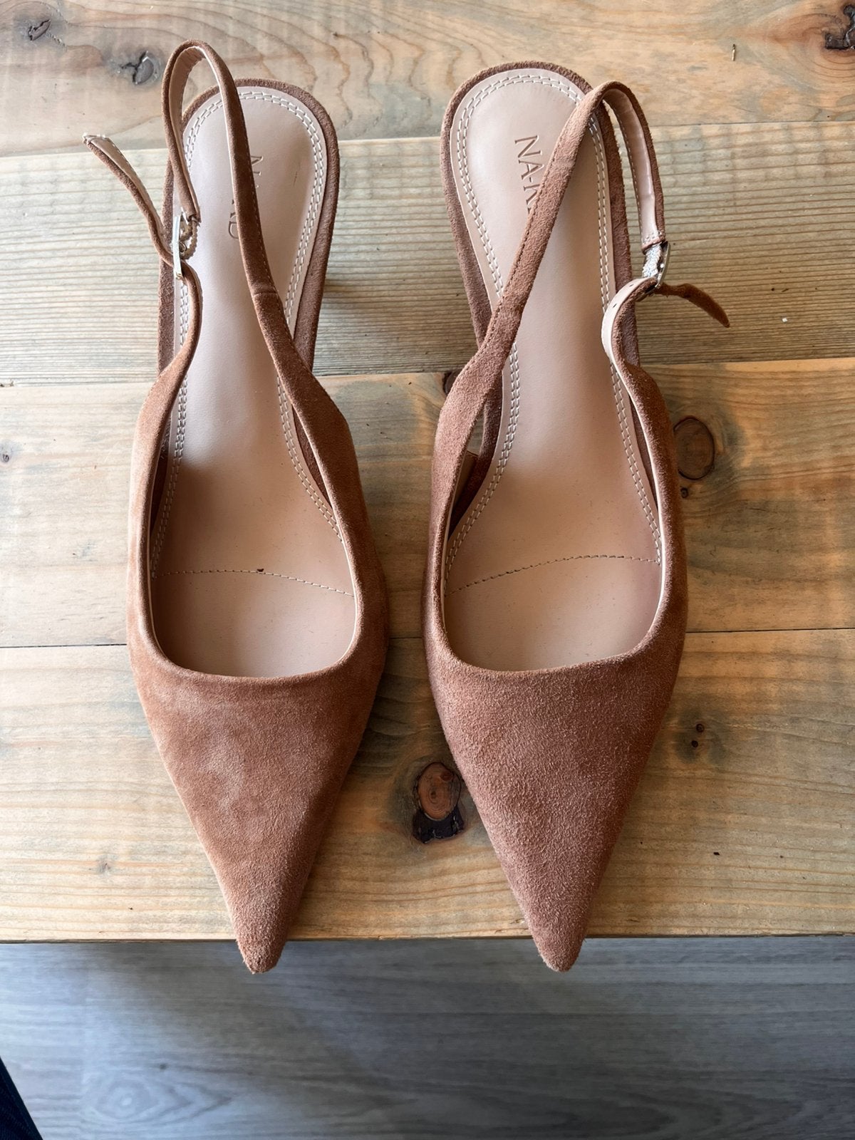 NA-KD suède slingback pumps, Kleding | Dames, Pumps, Bruin, Ophalen of Verzenden, Zo goed als nieuw