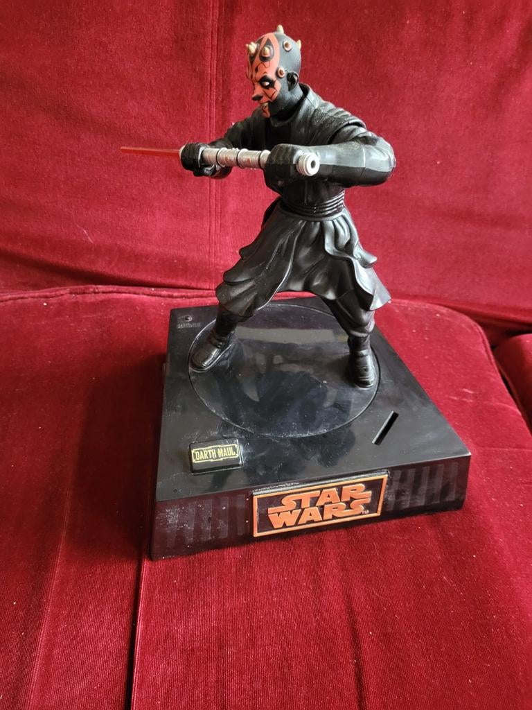 Star Wars Darth Maul beeldje met lichtzwaard spaarpot, Verzamelen, Ophalen of Verzenden, Zo goed als nieuw, Actiefiguurtje