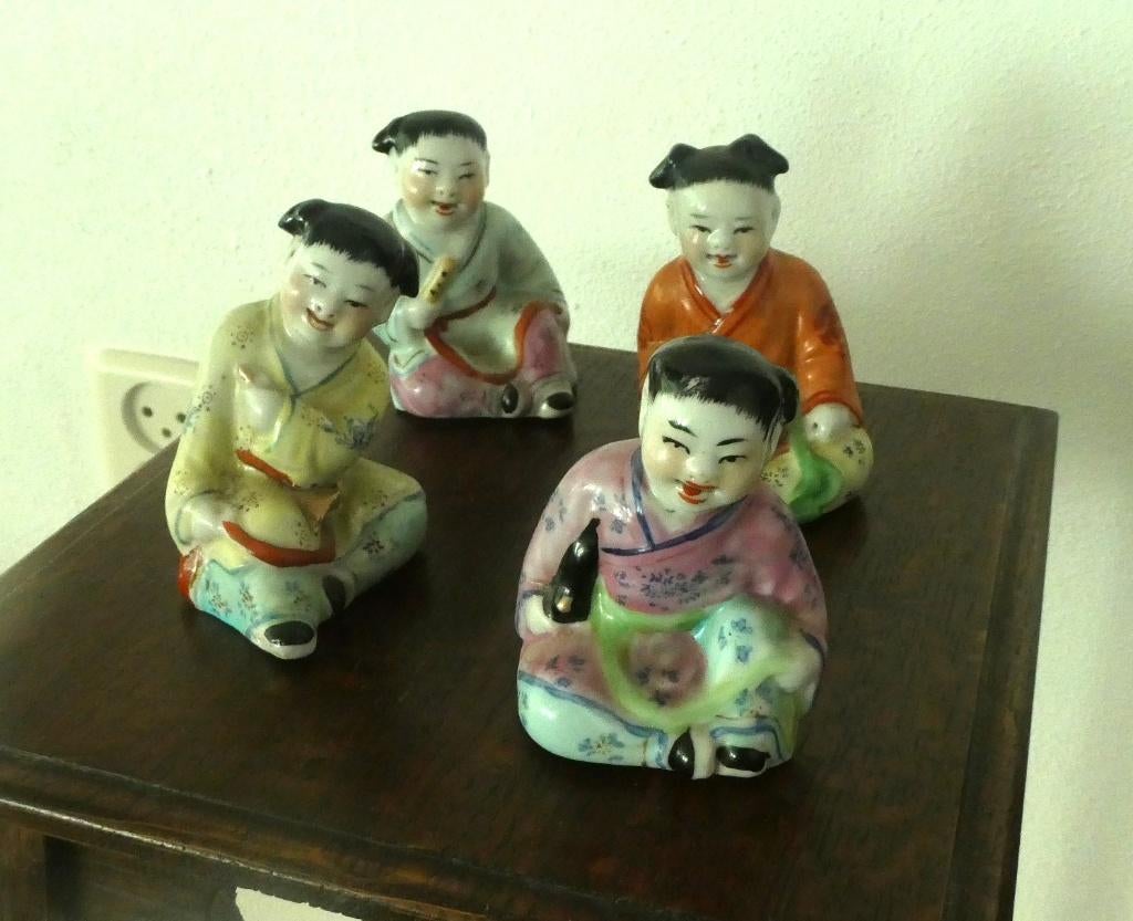 Porselein / 4 Chinese beeldjes thema kinderen, Verzenden
