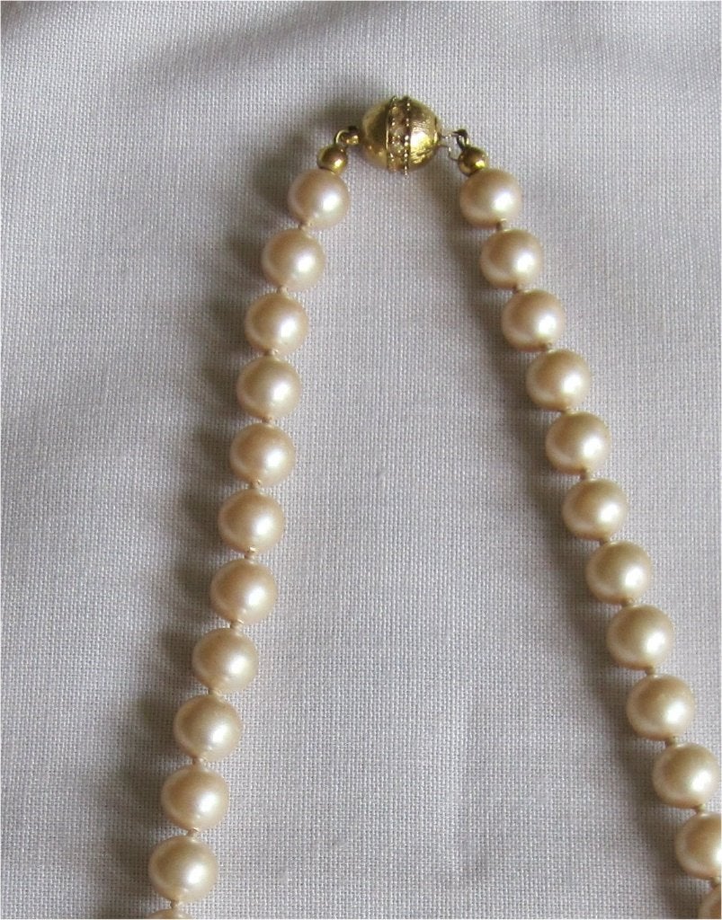 Vintage parelketting, geknoopt, fraai goudkleurig bolslotje, Sieraden, Tassen en Uiterlijk, Kettingen, Overige materialen, Overige kleuren