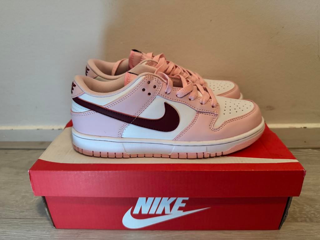 Nike Dunk Low roze maat 39, Ophalen of Verzenden, Nieuw, Roze, Sneakers of Gympen