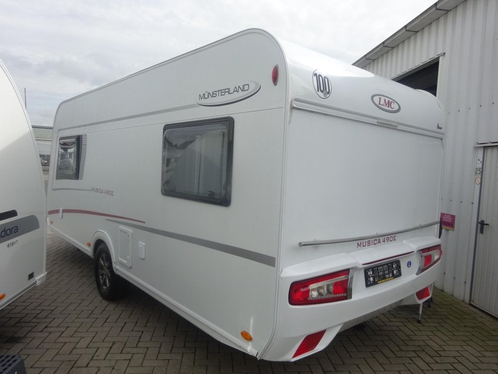Lmc Musica 490E Met Luifel en Mover, Caravans en Kamperen, Rondzit, Fietsenrek, Bedrijf, 4 tot 5 meter