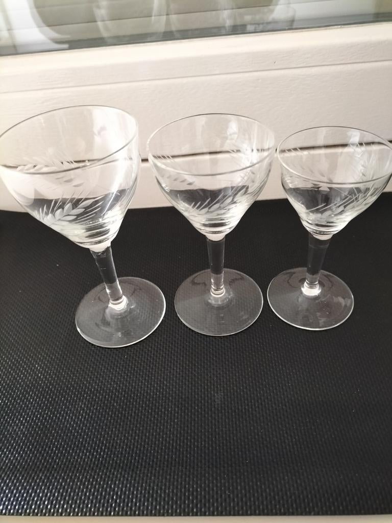 29 delig gegraveerd glasservies, Ophalen of Verzenden, Zo goed als nieuw, Overige typen