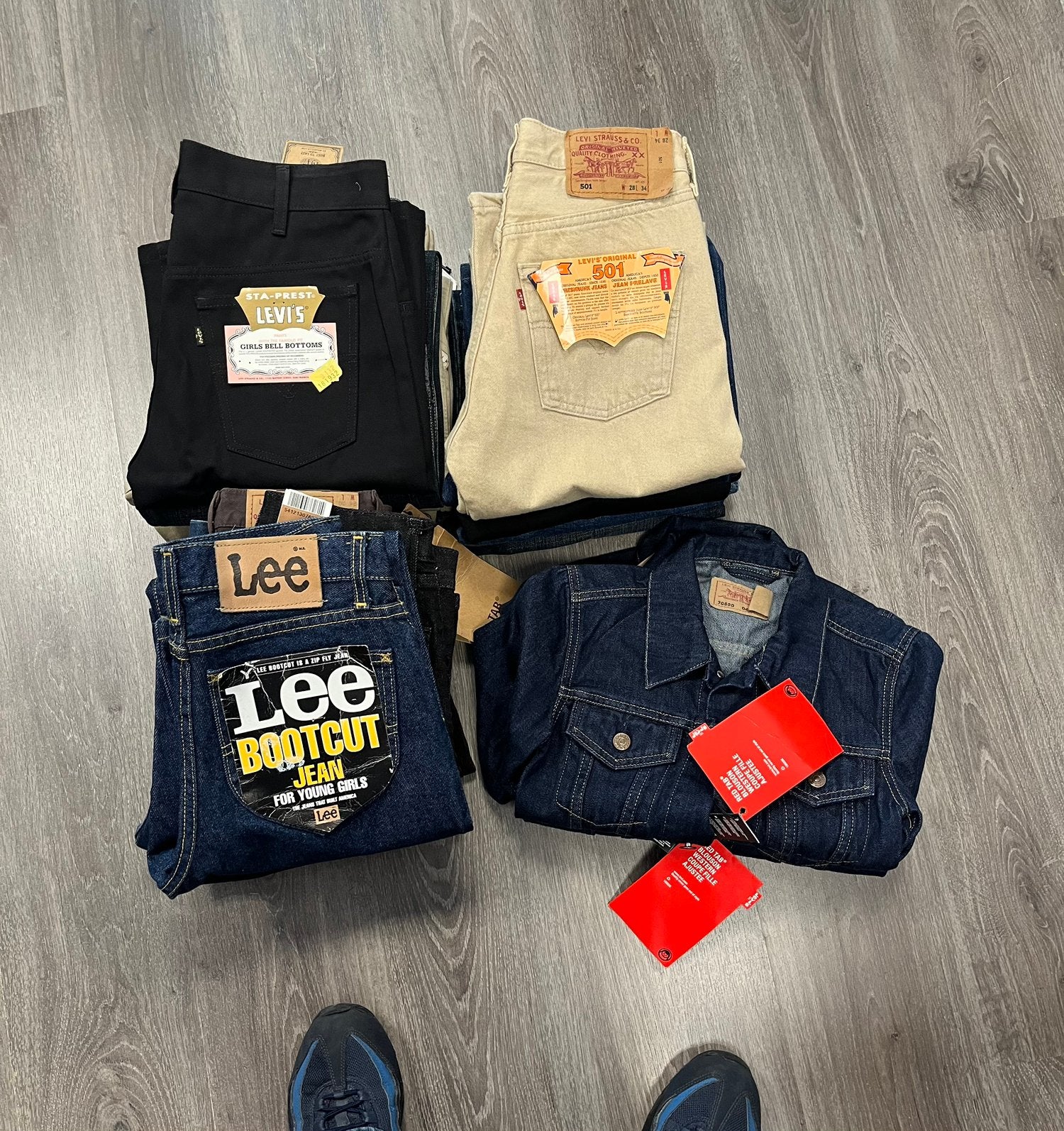 Partij 20 nieuwe Levi’s, Wrangler en Lee jeans en jacks, Ophalen of Verzenden, Nieuw, Blauw, Overige jeansmaten