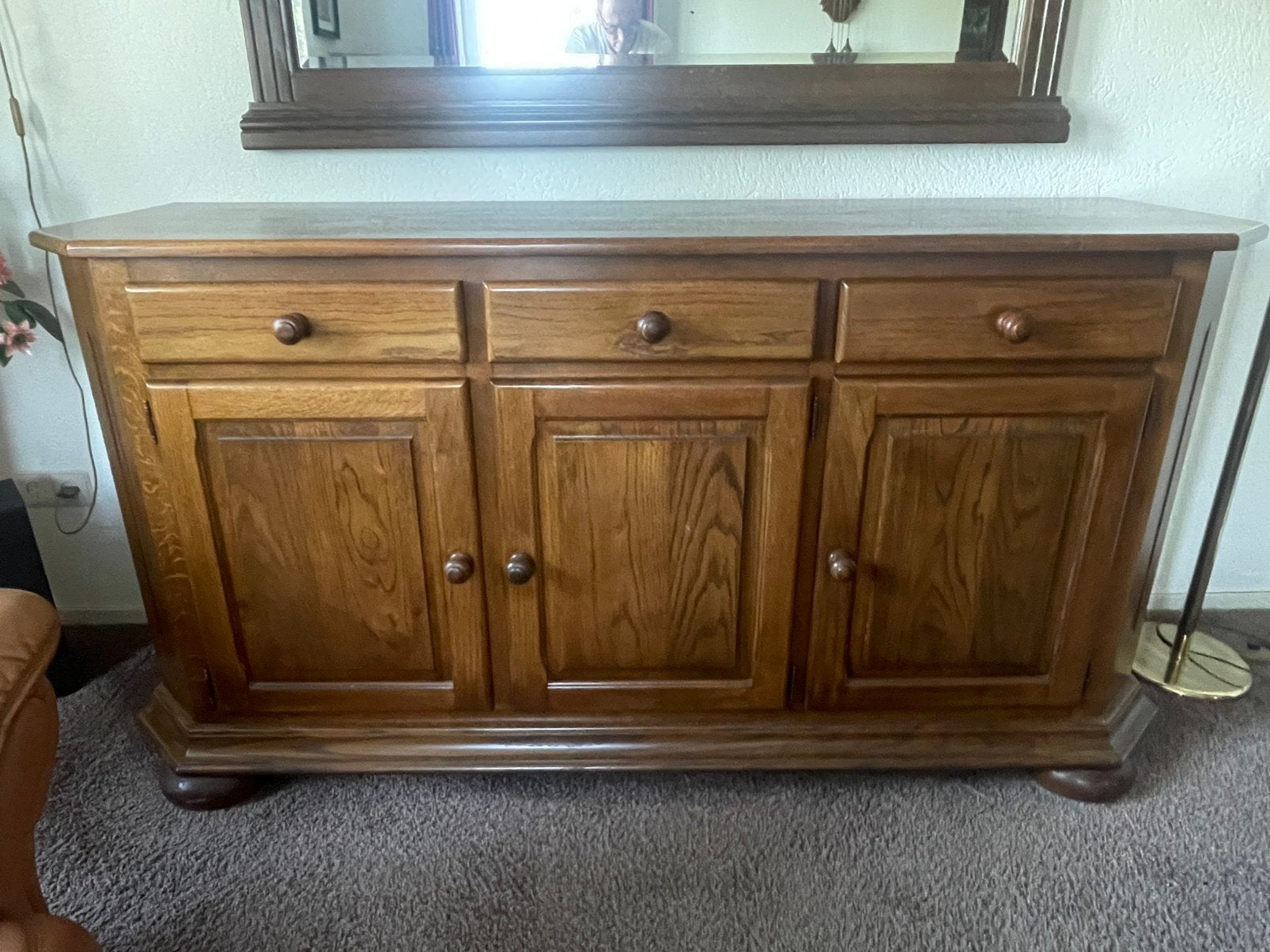 Bruine houten dressoir kast met deurtjes en lades, Ophalen, Zo goed als nieuw, 50 tot 75 cm