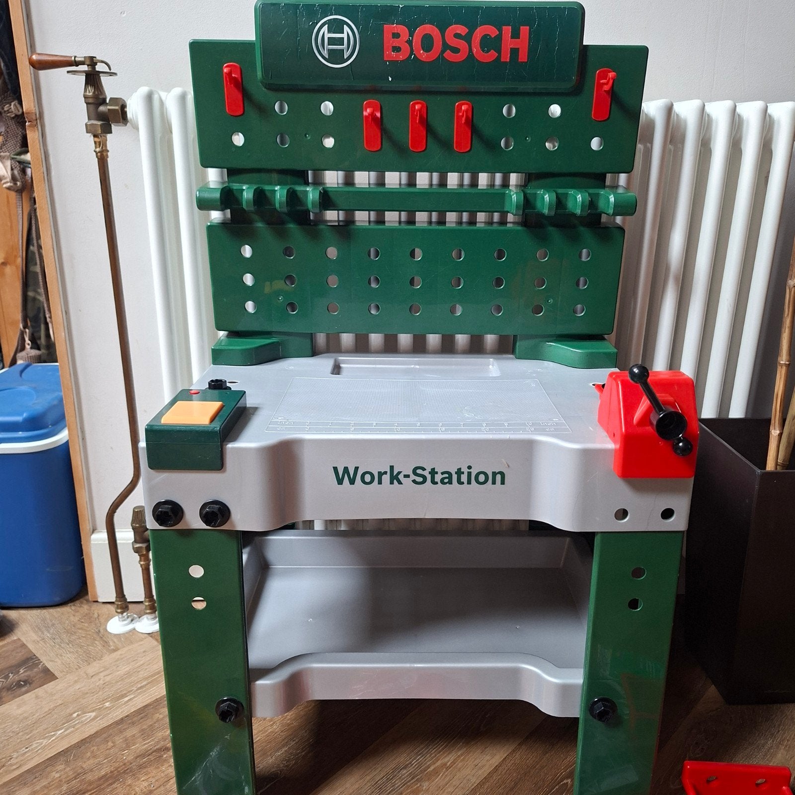 Bosch speelgoed werkbank met gereedschap en toebehoren, Kinderen en Baby's, Ophalen, Gebruikt, Knutselen