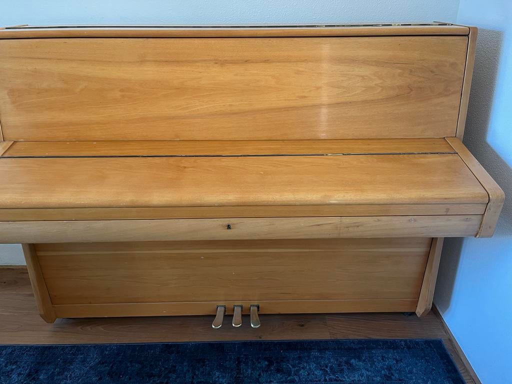 Houten piano merk Hsinghai gratis op te halen, Muziek en Instrumenten, Piano's, Ophalen, Gebruikt, Bruin, Piano