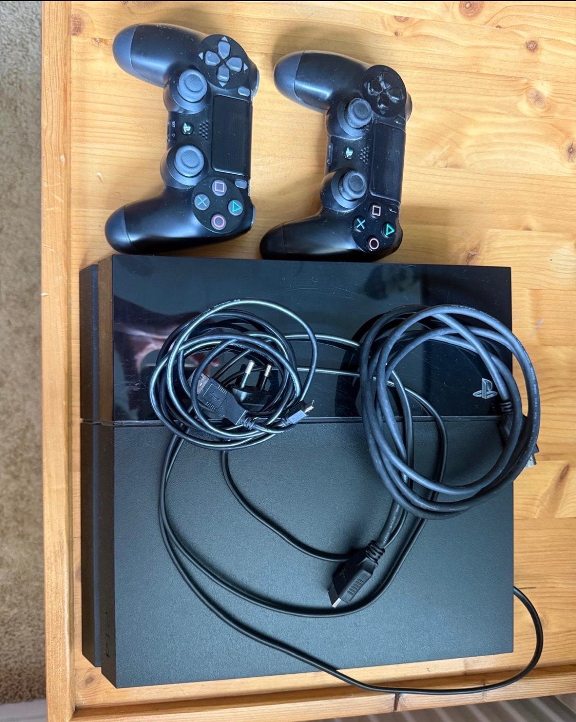 PS4 met 2 controllers (waarvan 1 nieuw), 500 GB, Met 2 controllers, Ophalen of Verzenden, Zo goed als nieuw