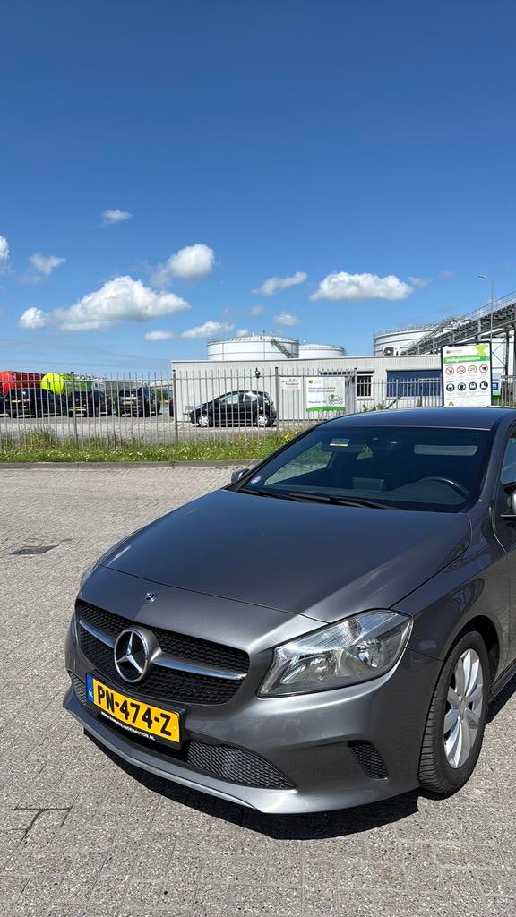 Mercedes-Benz A-Klasse A180 BE 122pk 2017 Grijs, Auto's, Voorwielaandrijving, 4 cilinders, 122 pk, Handgeschakeld