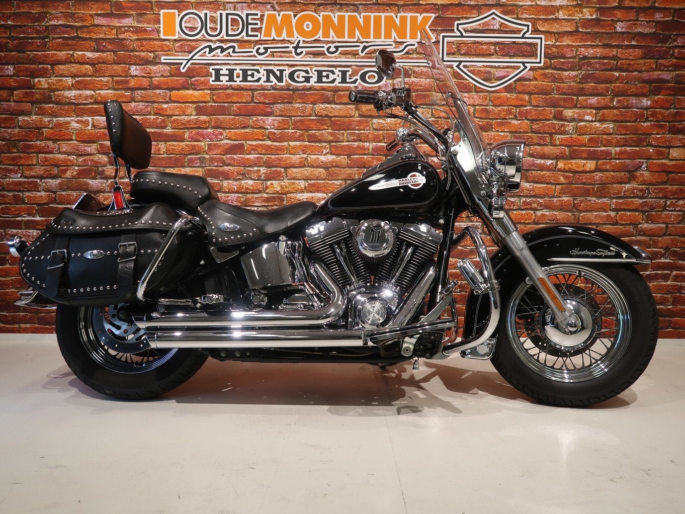 Harley-Davidson FLSTC Heritage Classic 1450 (bj 2004), Info@harley-davidson.com, Bedrijf, Laan van Vredenoord 33
2289 DA  Rijswijk ZH
